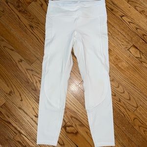 Lululemon White Cropped Leggings (RARE: scallop pockets, detailed design) size 8